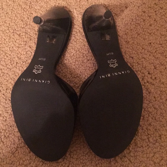 Black heels - Picture 3 of 3